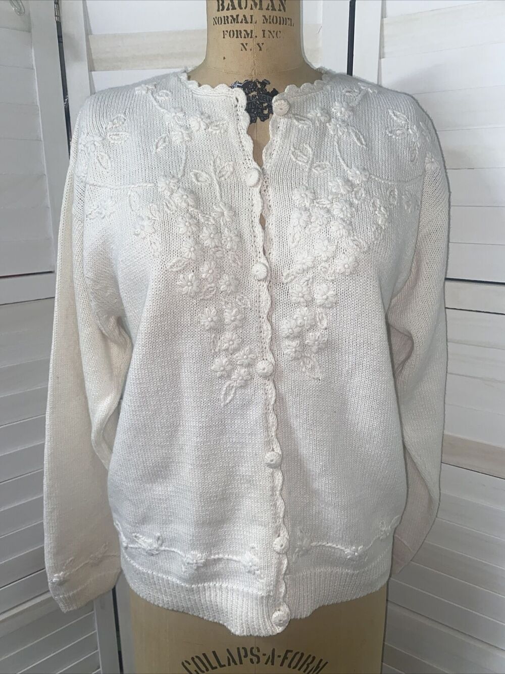 VTG 90s SML Sport Women's White Knit Cardigan Sweater Floral Needle Work Size L